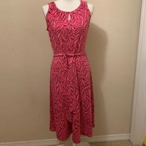 Size 6-8 Lands’ End Sleeveless Keyhole Dress in Pink Lemonade Print Stretch